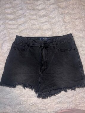 Hollister Ultra High-Rise Mom Shorts in Black